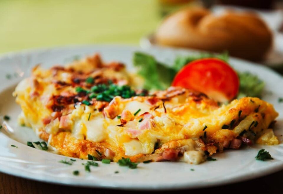 Omelete: Queijo, Bacon, Tomate, e Orégano