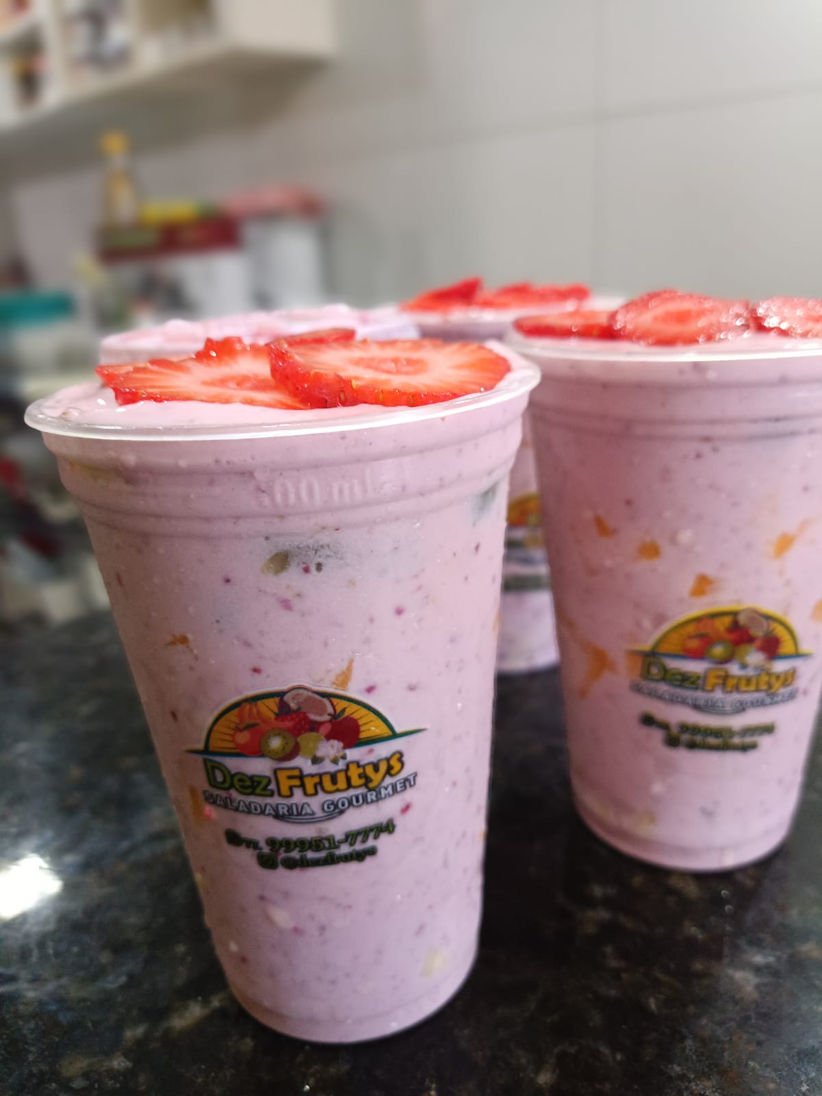 SALADA DE FRUTAS C/ MOUSSE DE MORANGO 330ml